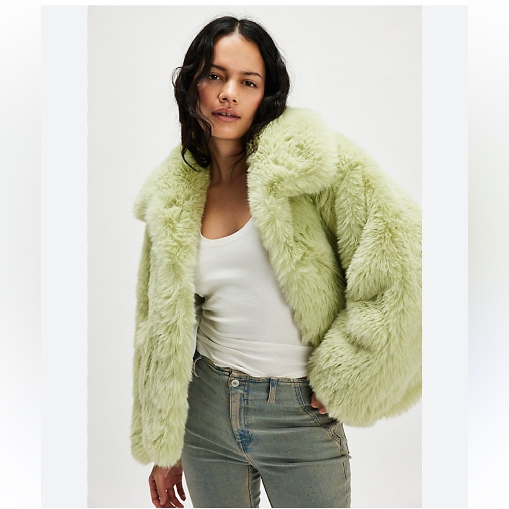 Free People
JAKKE Traci Cropped Faux Fur Coat